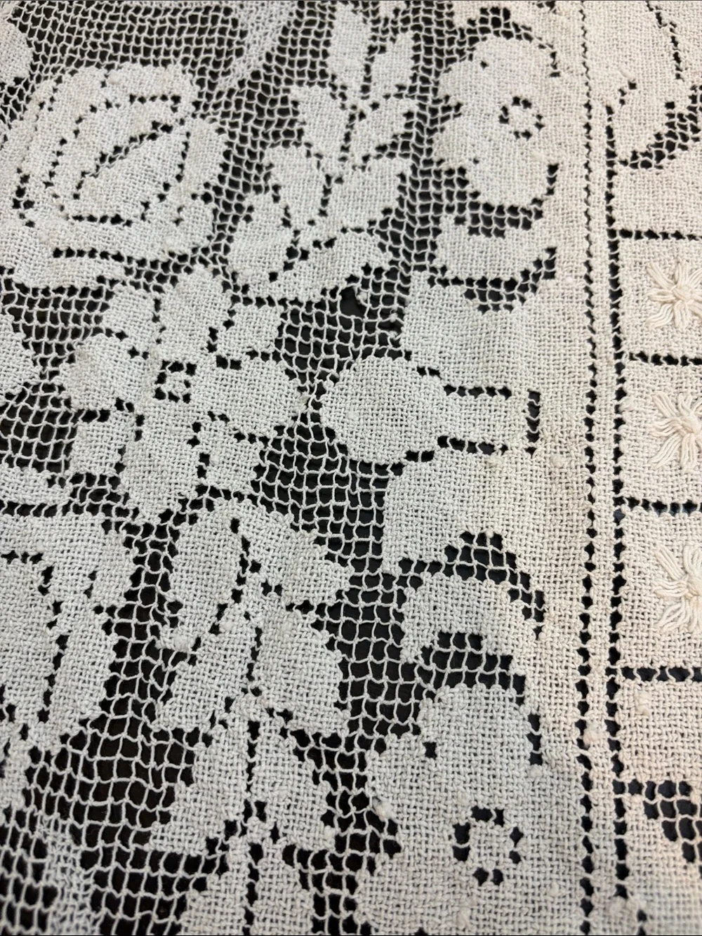 Elegant off White intricate Lace Tablecloth